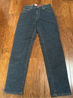 NWT’s Levi's Women's Dark Indigo Stretch Straight Leg Jeans